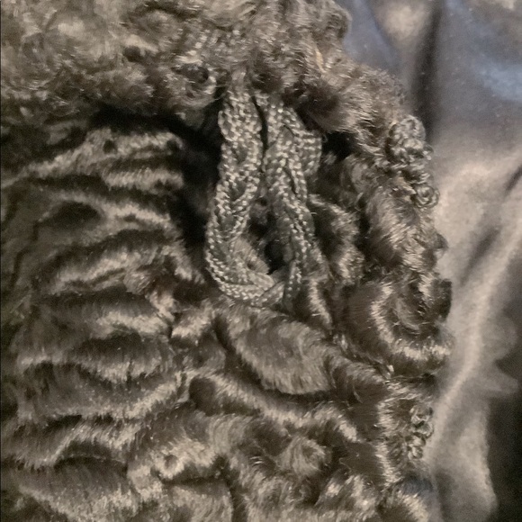 Cape, black lamb’s wool - Picture 3 of 5